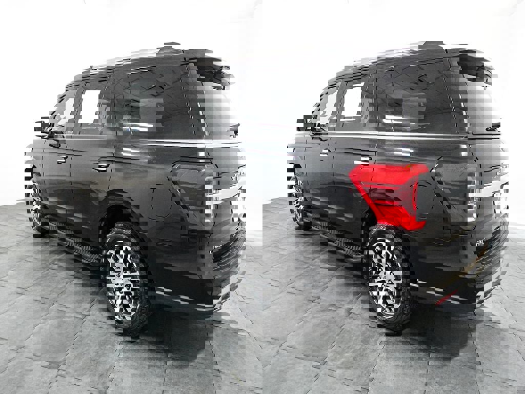 Used 2024 Ford Expedition Limited image 4