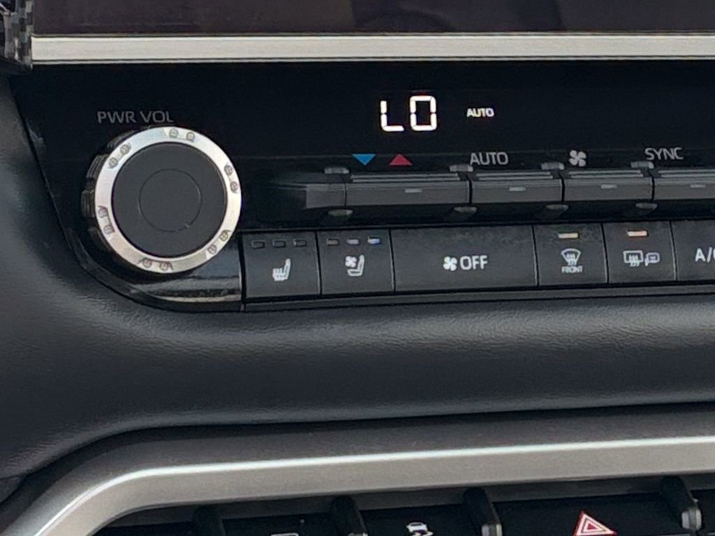 Used 2023 Toyota Tundra Platinum w/ Advanced Package AWD/4WD image 25