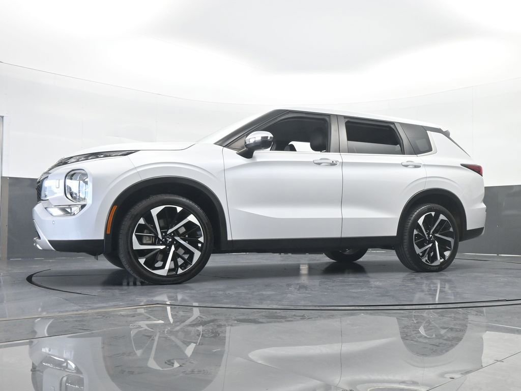 Used 2022 Mitsubishi Outlander SE image 62