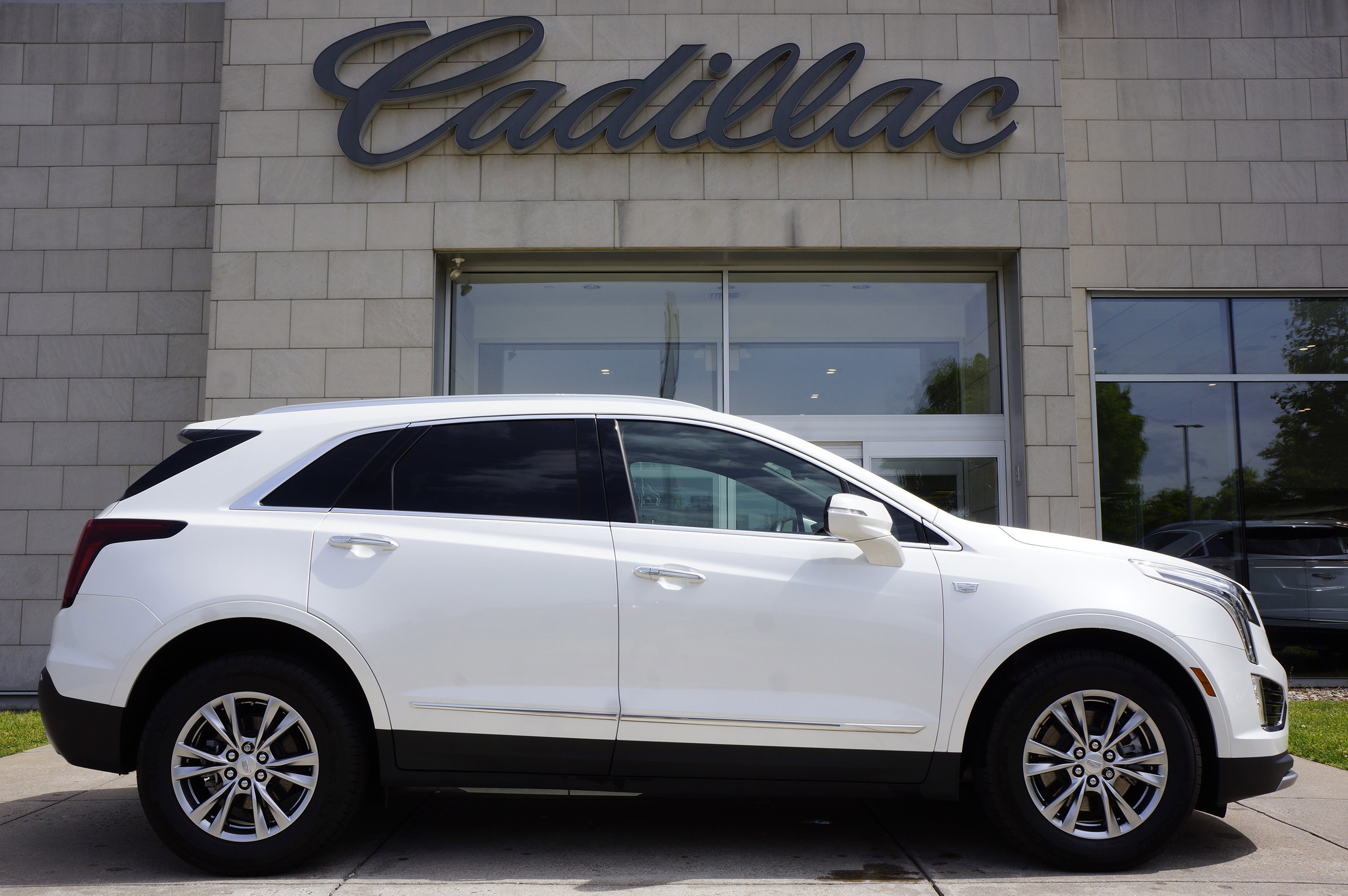 Used 2024 Cadillac XT5 Luxury image 3