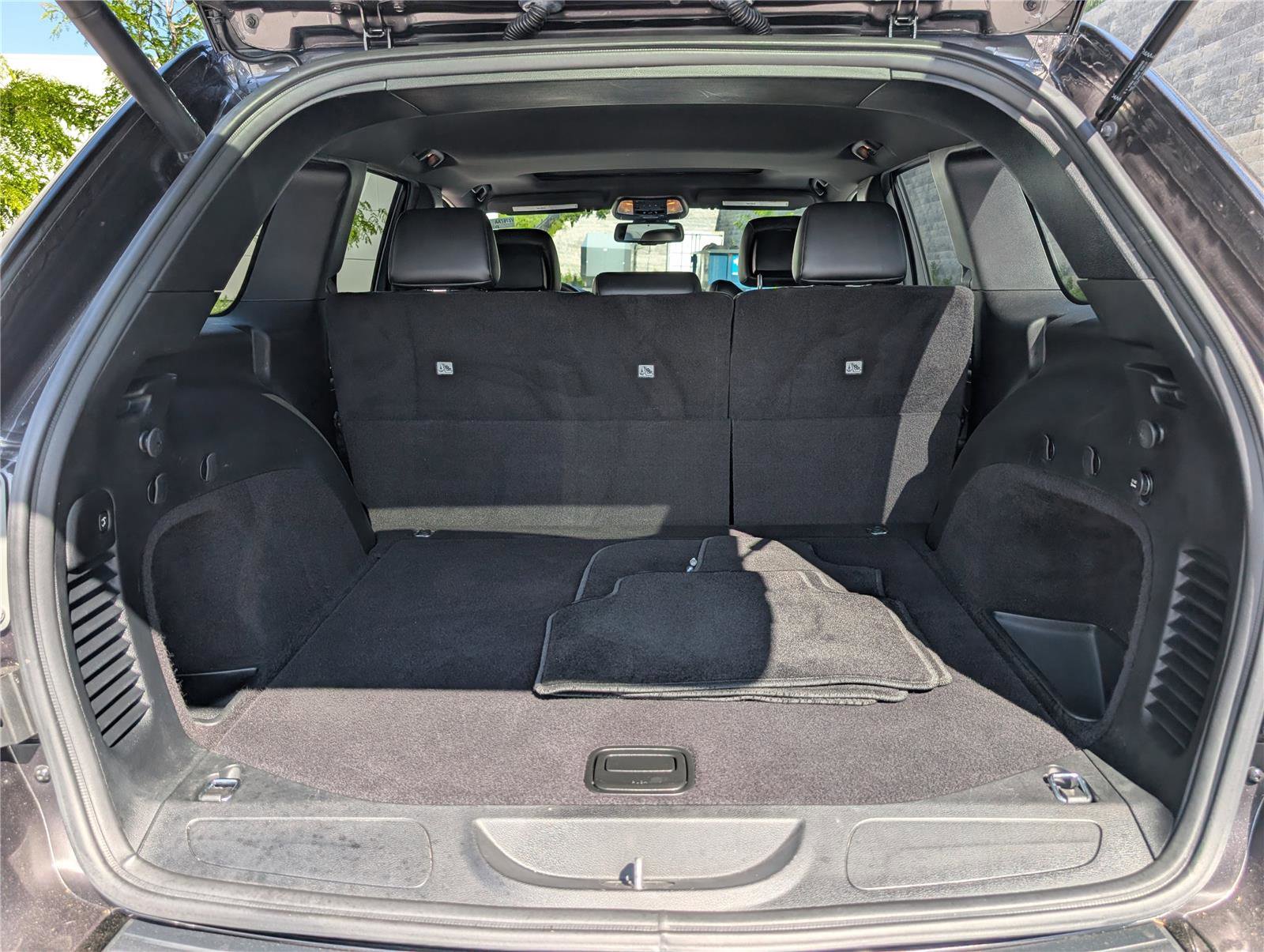 Used 2014 Jeep Grand Cherokee Altitude AWD/4WD image 12