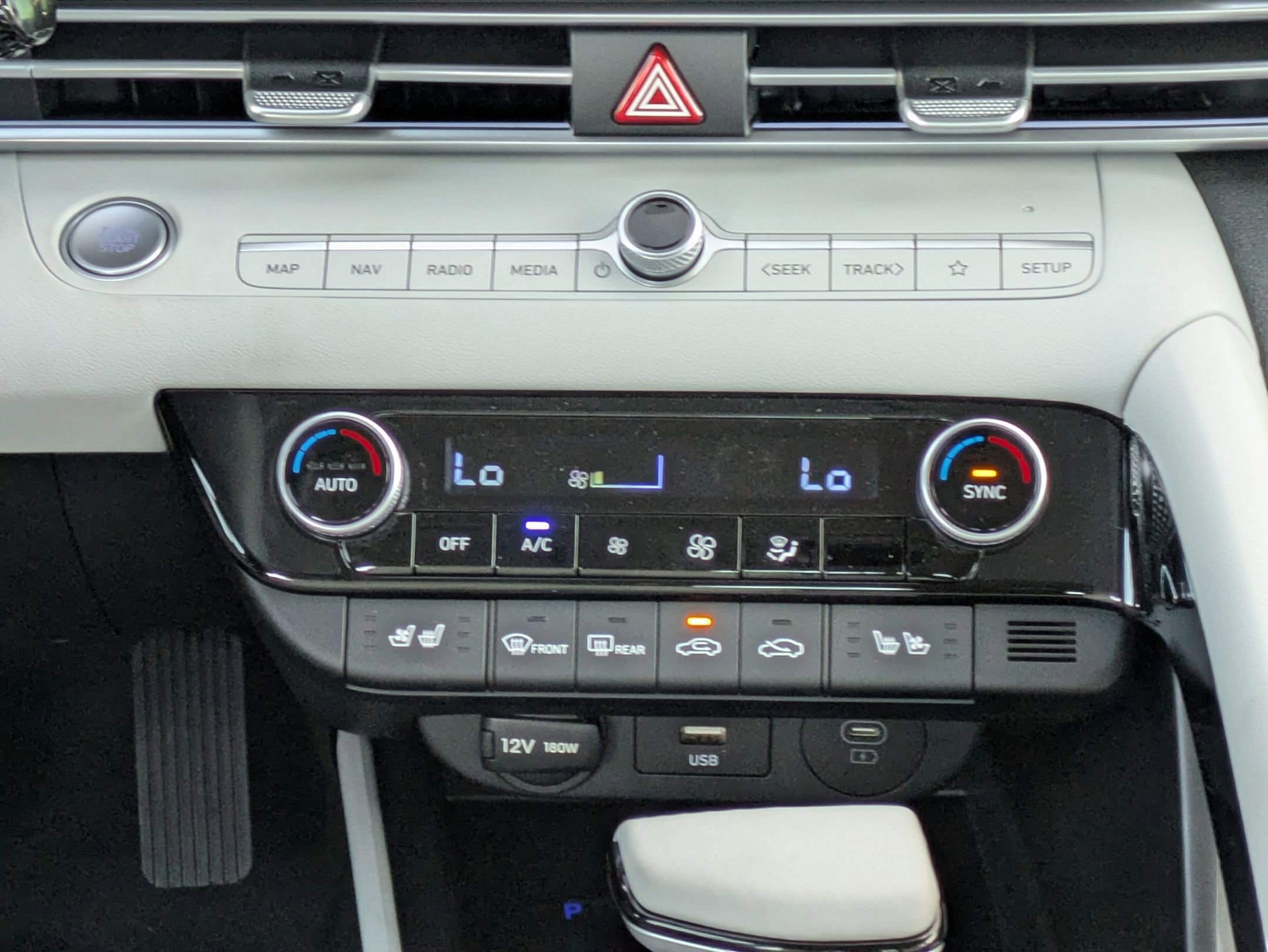 New 2025 Hyundai Elantra Limited image 22