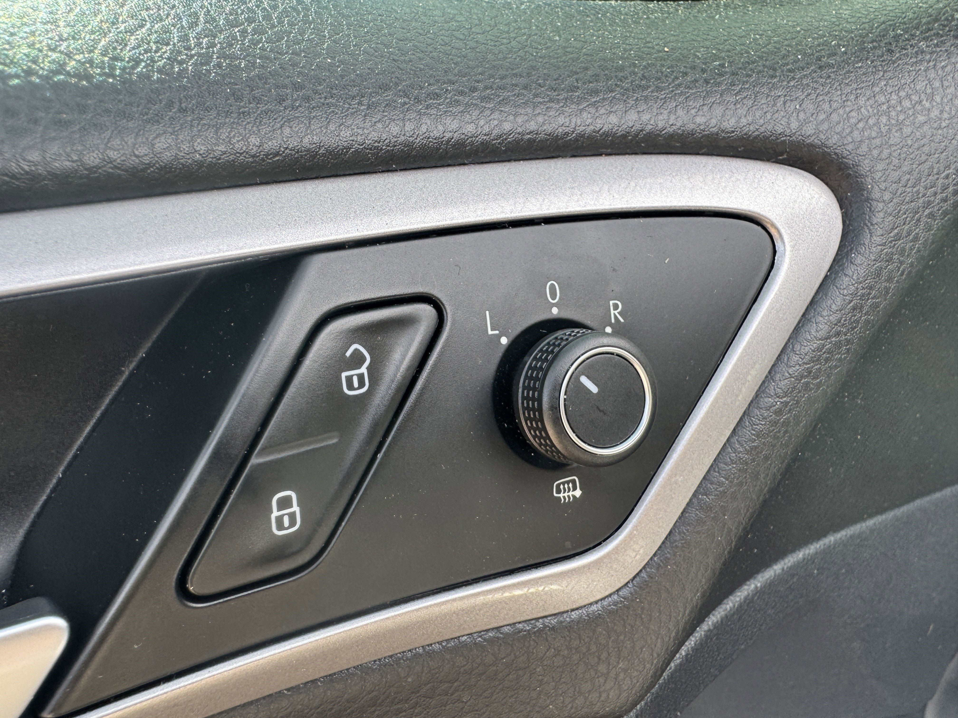 Used 2015 Volkswagen e-Golf SEL Premium image 11