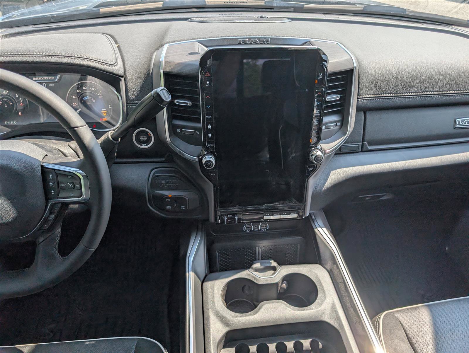 New 2025 RAM 2500 Laramie AWD/4WD image 13