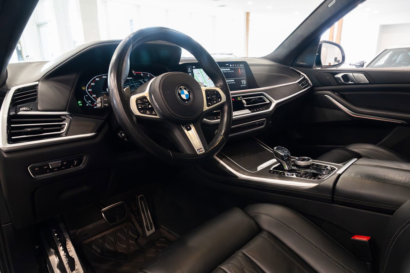 Used 2022 BMW X7 M50i image 21