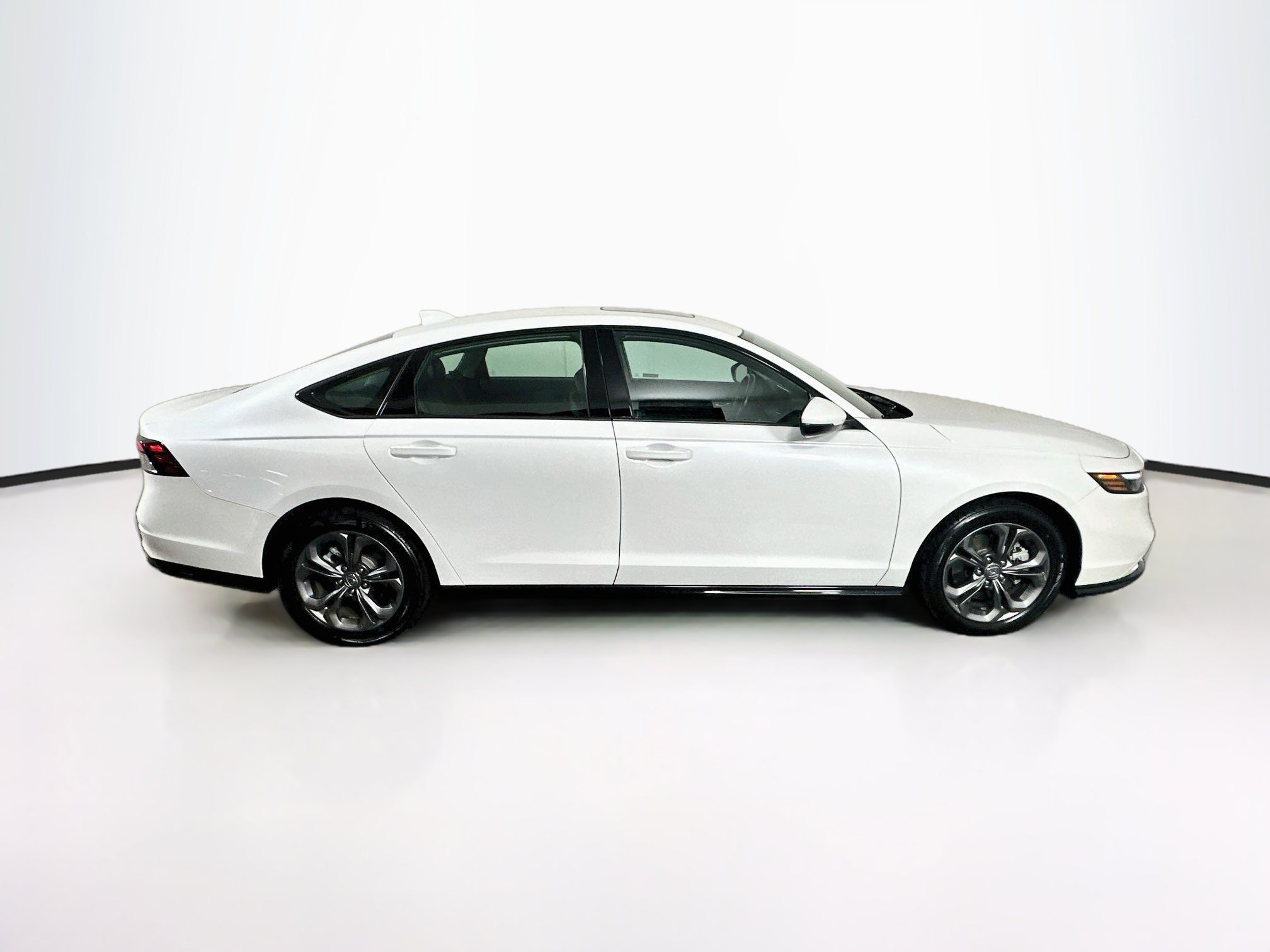 Used 2023 Honda Accord EX-L image 10