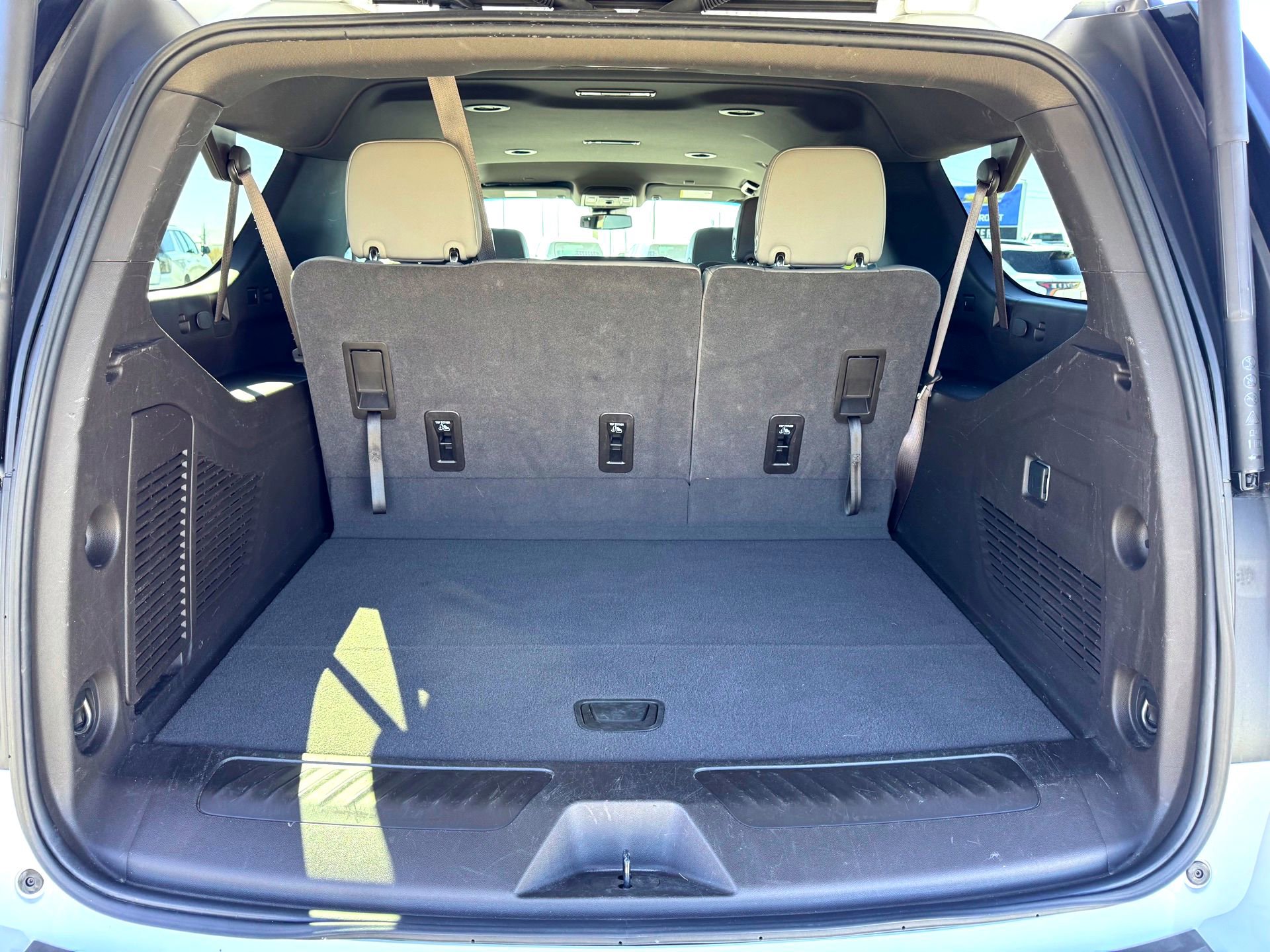 Used 2024 Chevrolet Suburban LT image 8