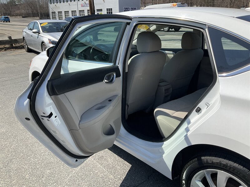 Used 2015 Nissan Sentra SV w/ Style Package FWD image 14