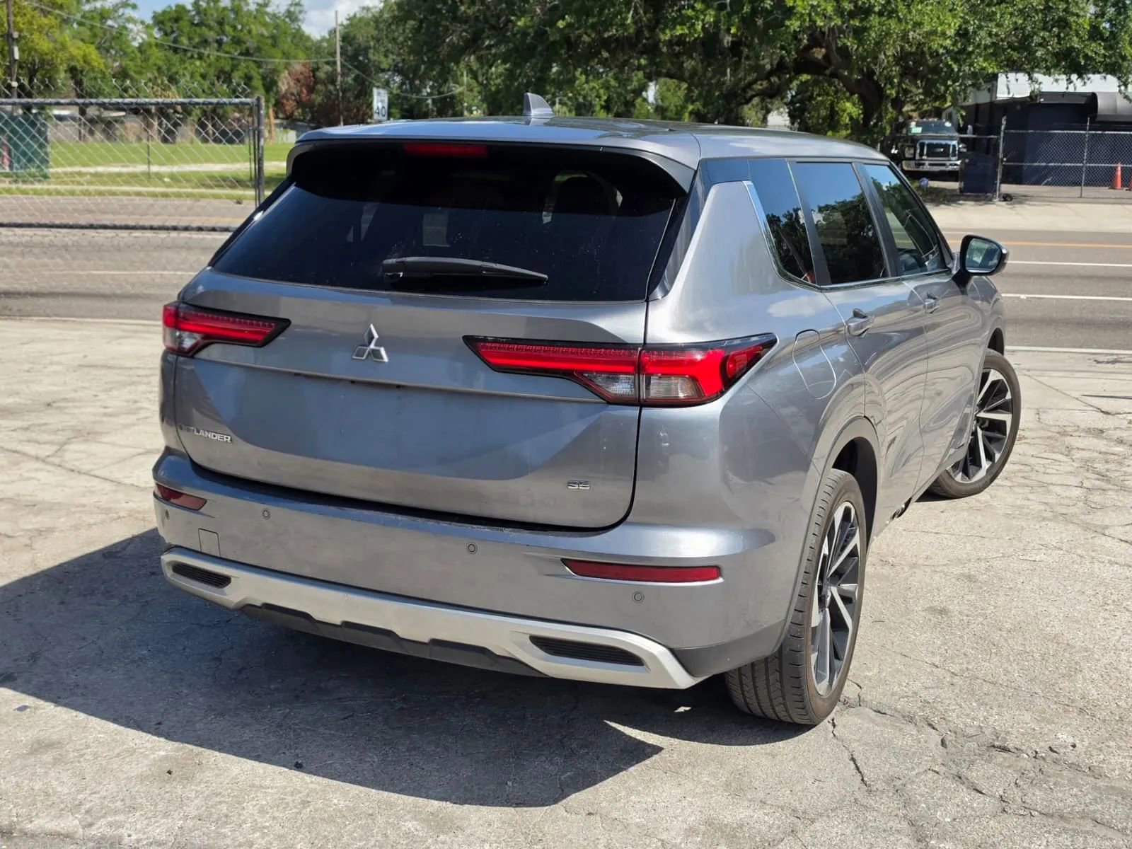 Used 2023 Mitsubishi Outlander SE FWD image 6
