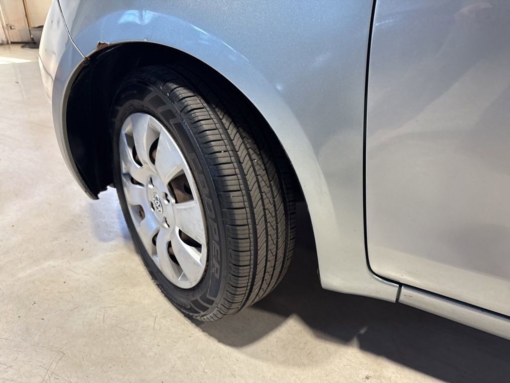 Used 2008 Toyota Yaris 2-Door Hatchback image 3