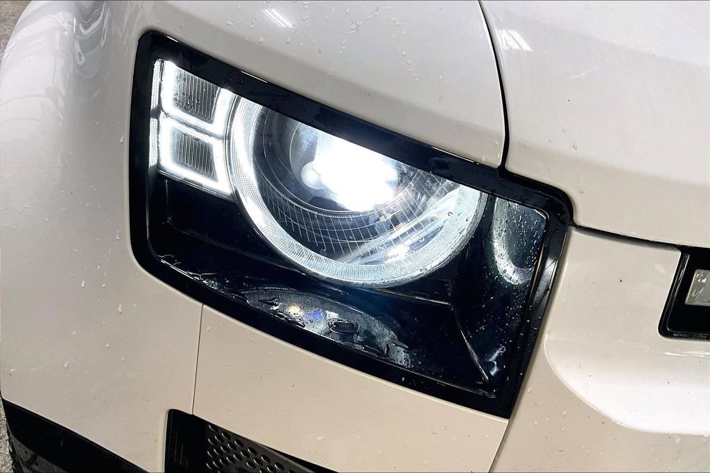 Used 2021 Land Rover Defender 110 X-Dynamic HSE image 32