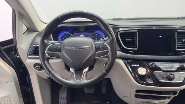 Used 2019 Chrysler Pacifica Touring-L Plus w/ Tire & Wheel Group image 20