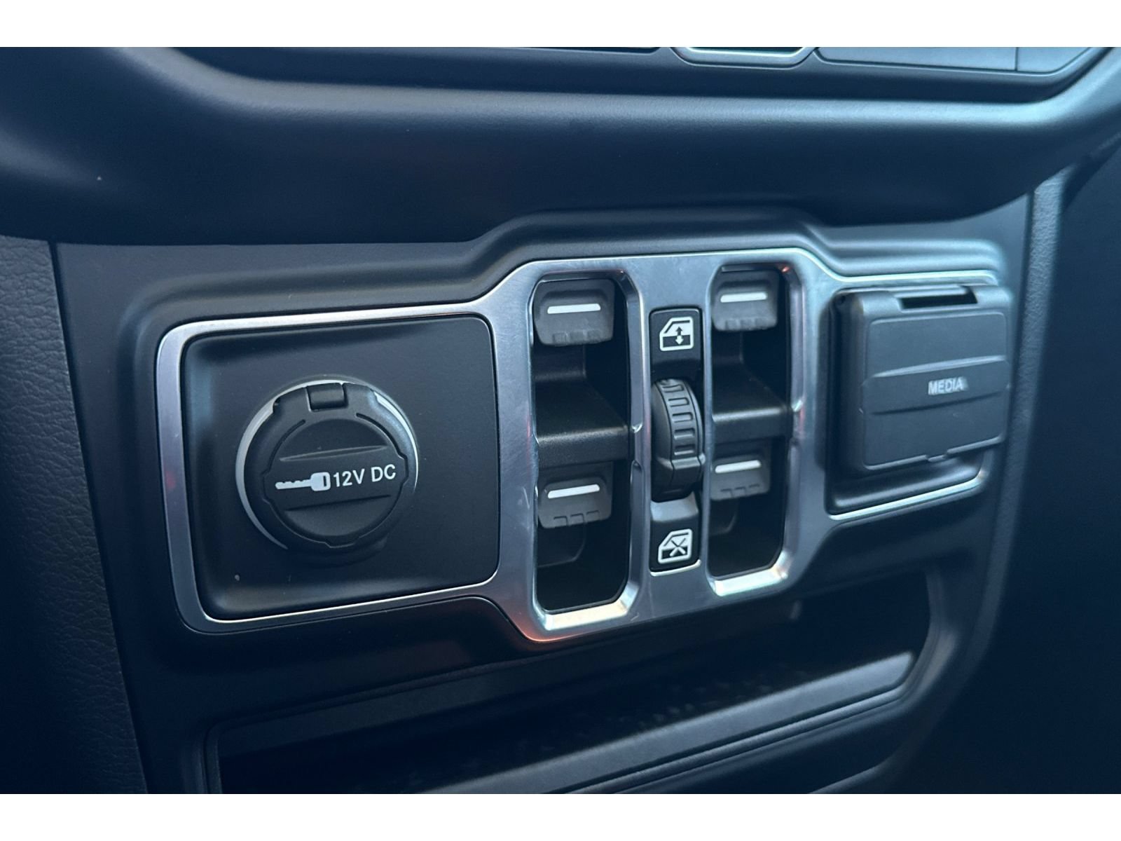 Used 2022 Jeep Gladiator Sport AWD/4WD image 30