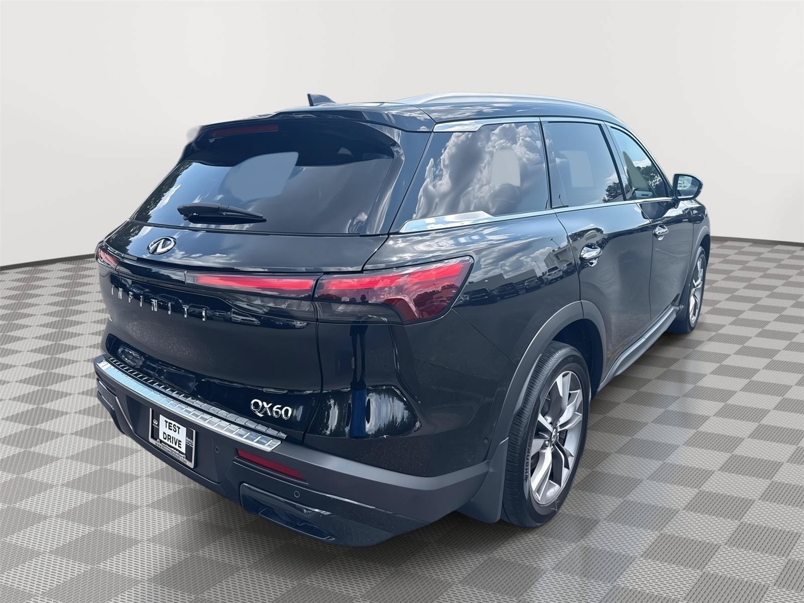 Used 2025 INFINITI QX60 Luxe w/ Cargo Package FWD image 6