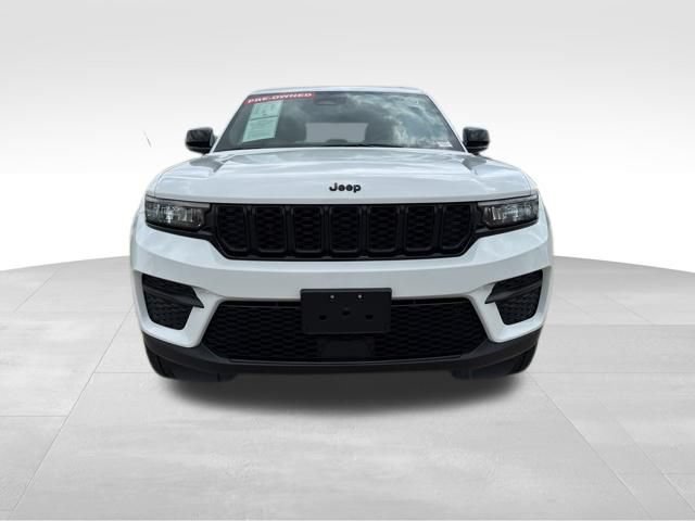 Used 2023 Jeep Grand Cherokee Altitude AWD/4WD image 3