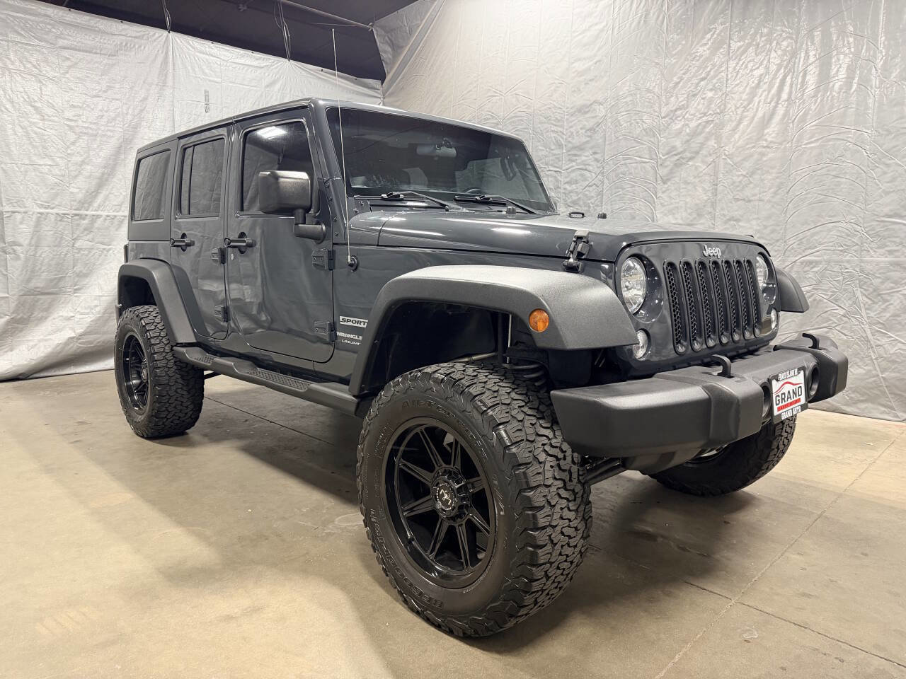 Used 2018 Jeep Wrangler Unlimited Sport w/ Connectivity Group image 1