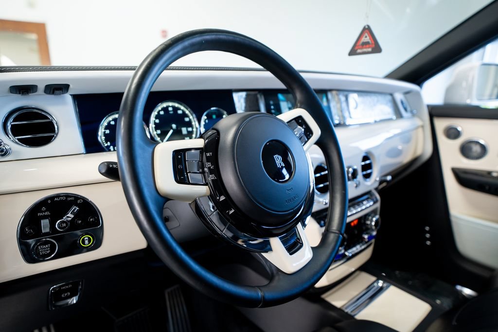Used 2019 Rolls-Royce Phantom Sedan RWD image 28