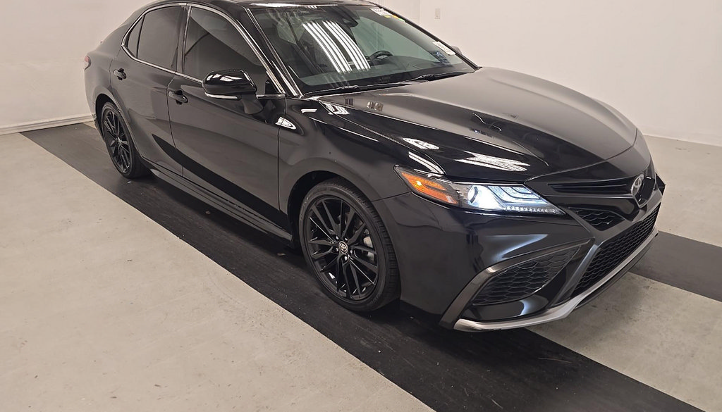 Used 2022 Toyota Camry XSE FWD image 4