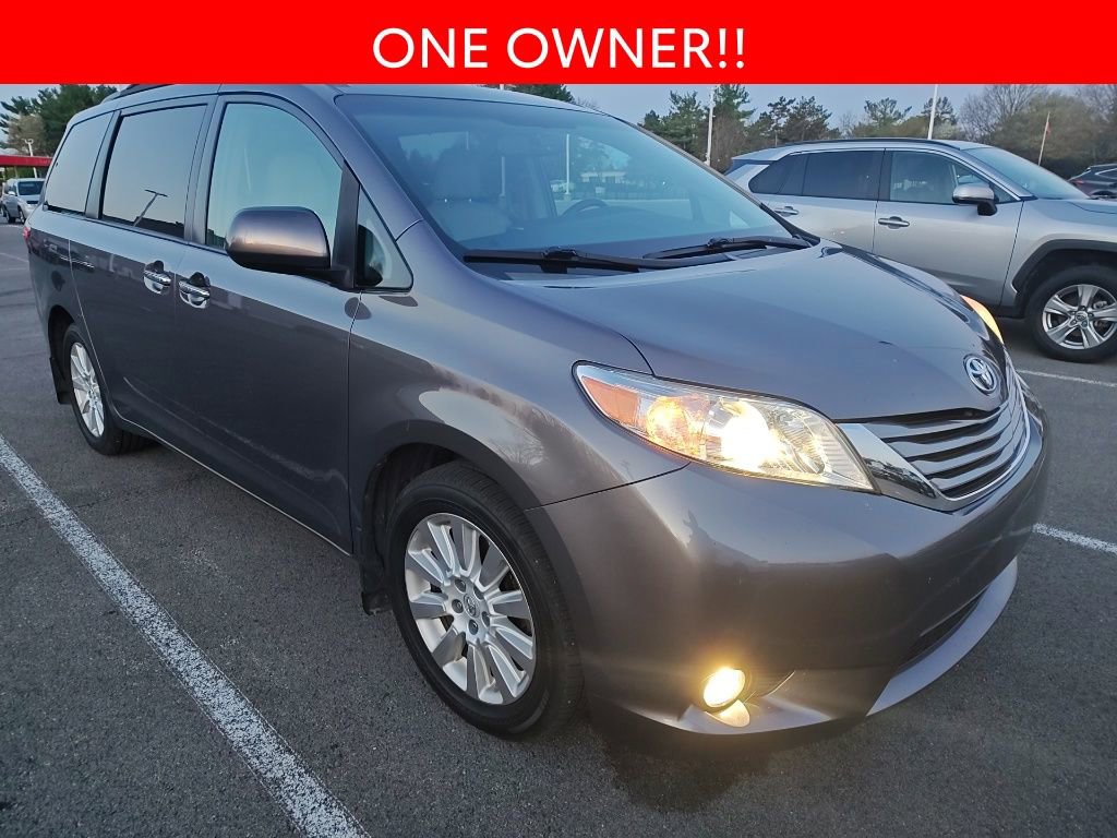 Used 2015 Toyota Sienna XLE w/ XLE Navigation Package image 3