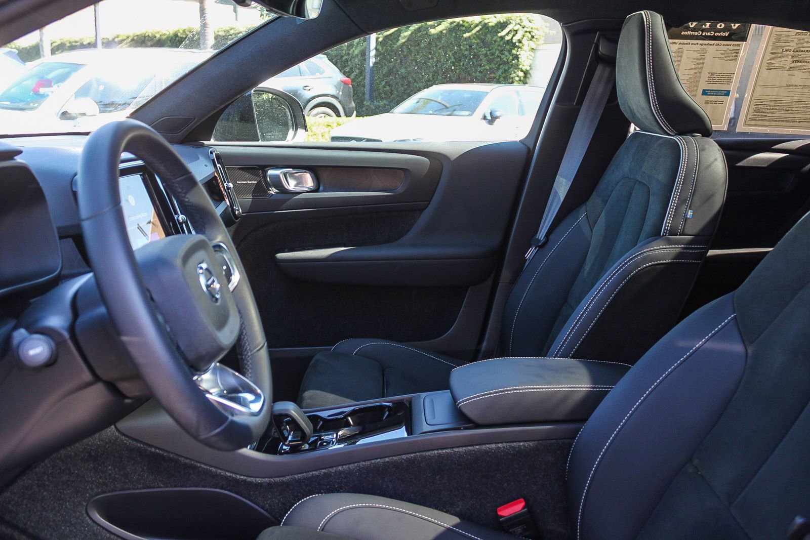 Used 2023 Volvo C40 P8 Recharge Ultimate image 18