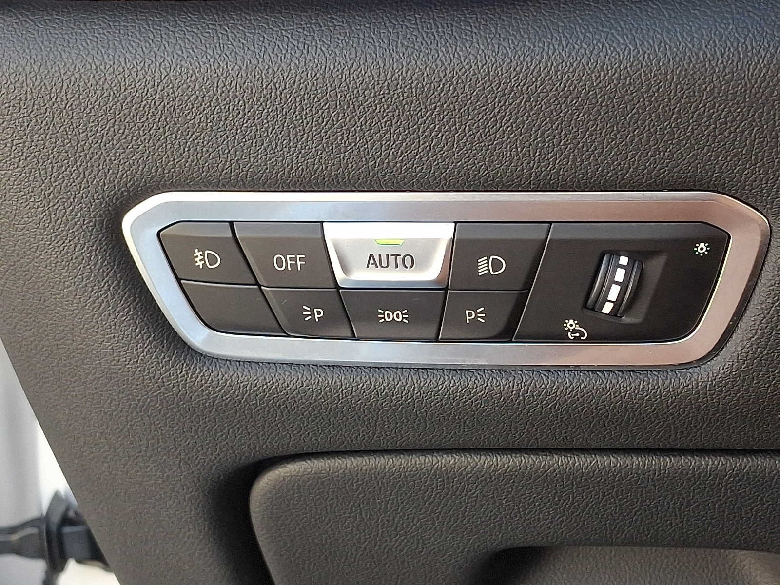 Used 2021 BMW X5 xDrive40i w/ M Sport Package AWD/4WD image 25