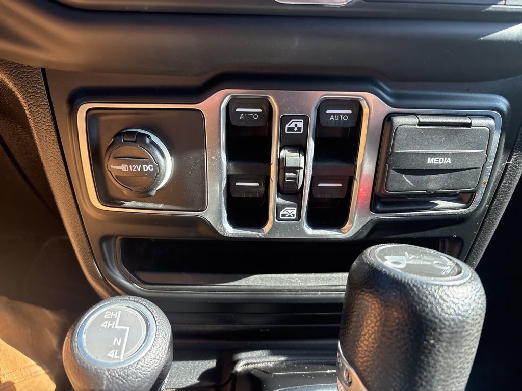 Used 2018 Jeep Wrangler Unlimited Sahara image 66