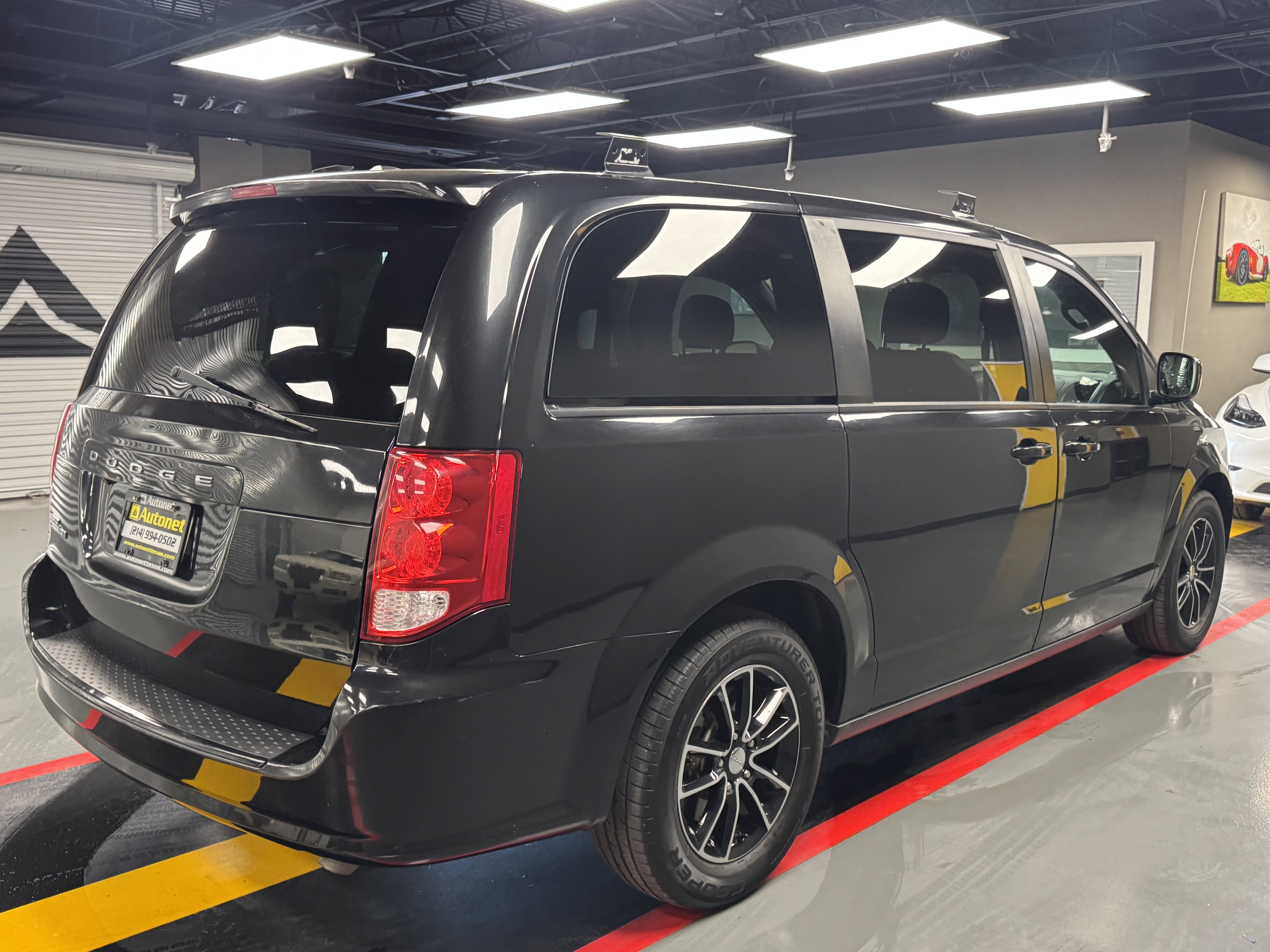 Used 2018 Dodge Grand Caravan SXT w/ Driver Convenience Group image 6