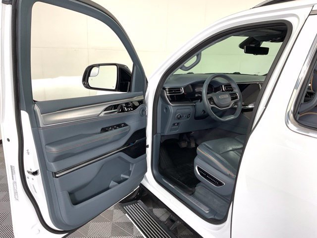 Used 2023 Jeep Grand Wagoneer Series II AWD/4WD image 22