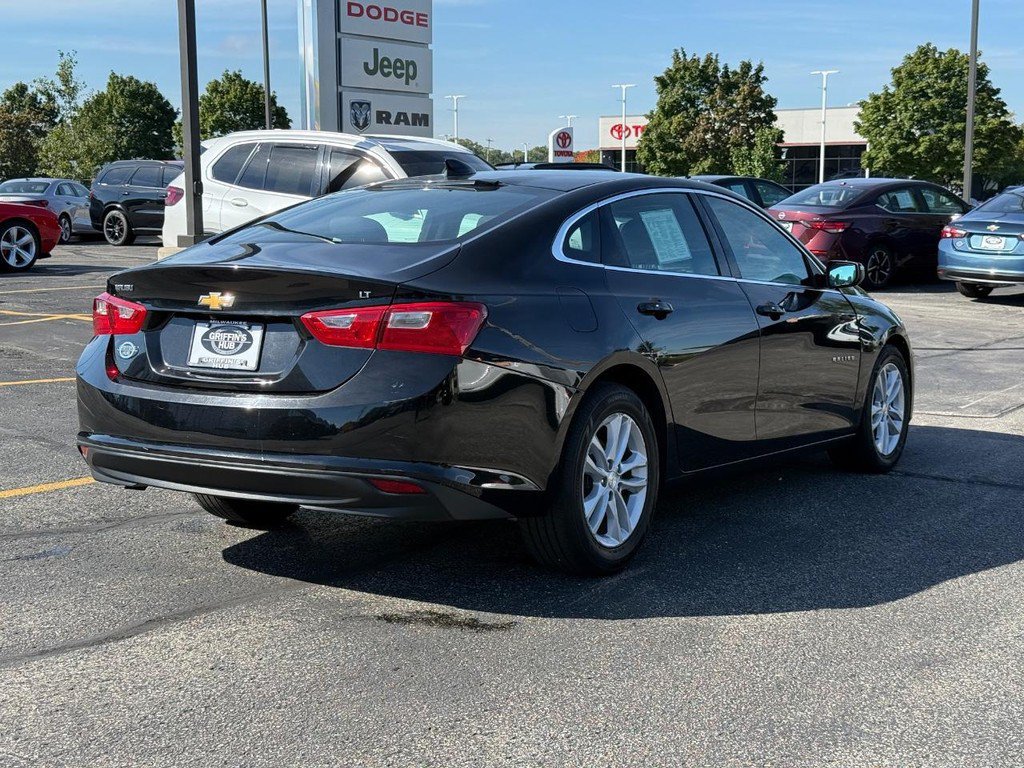 Used 2018 Chevrolet Malibu LT FWD image 3
