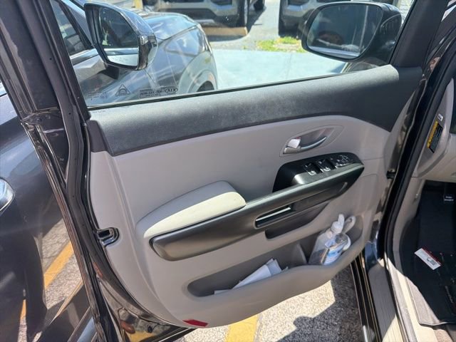 Used 2020 Kia Sedona LX FWD image 9