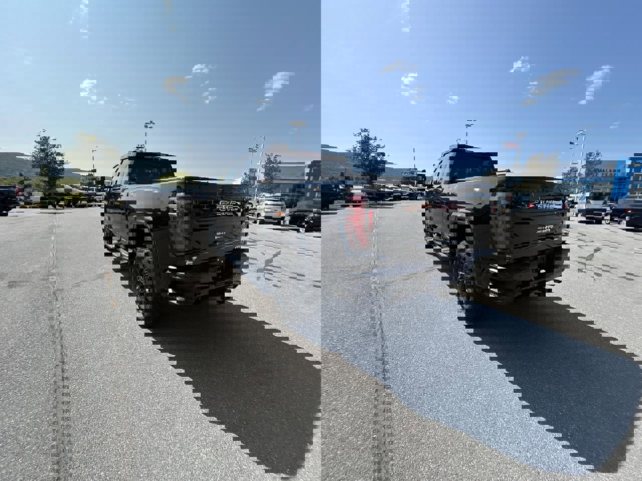 Used 2024 GMC Sierra 2500 AT4 w/ Technology Package image 5