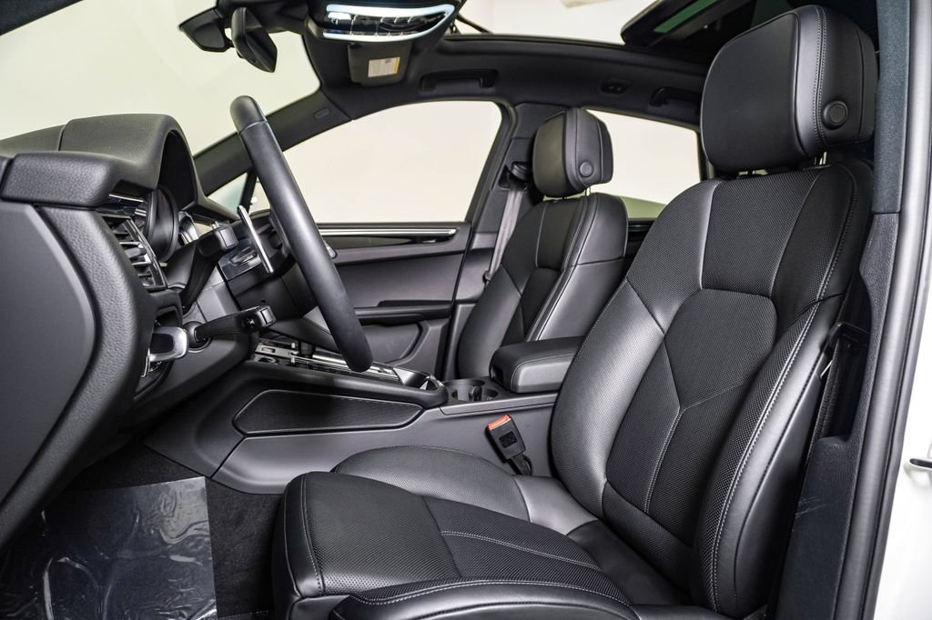 Certified 2026 Porsche Macan AWD/4WD image 5