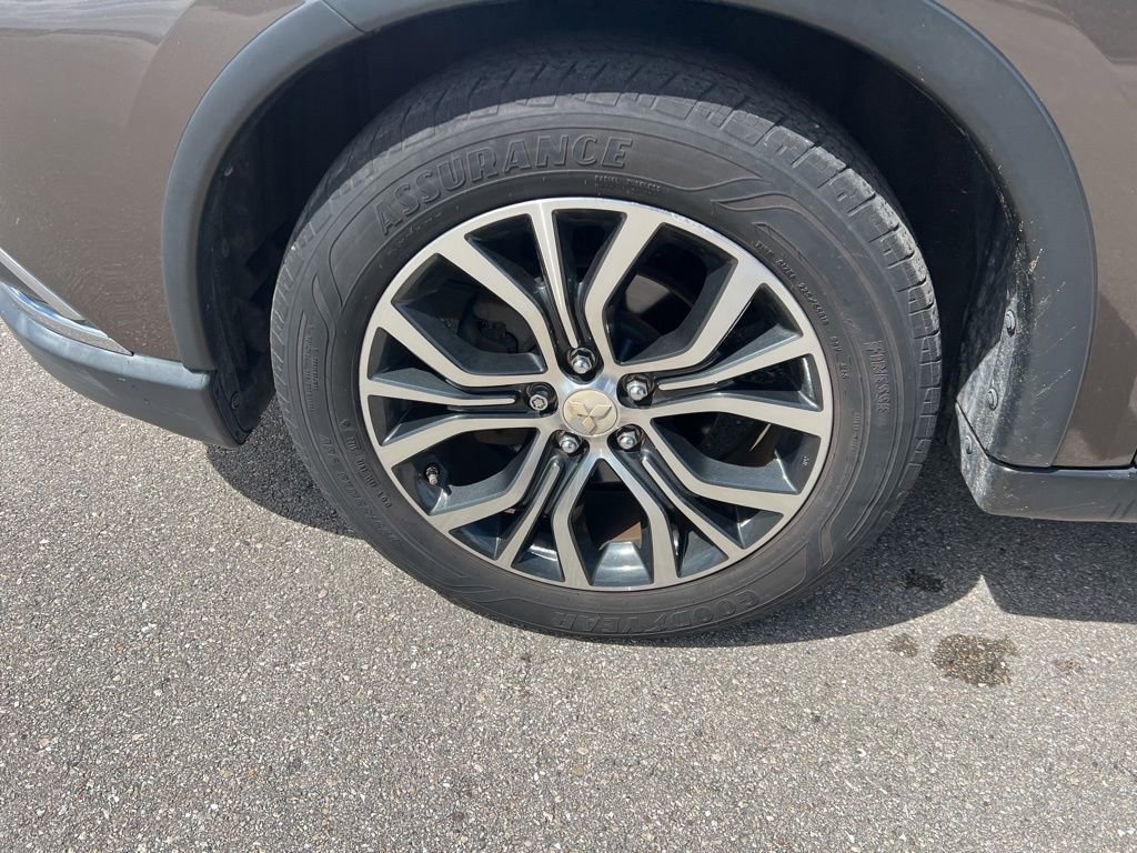 Used 2017 Mitsubishi Outlander SE image 23