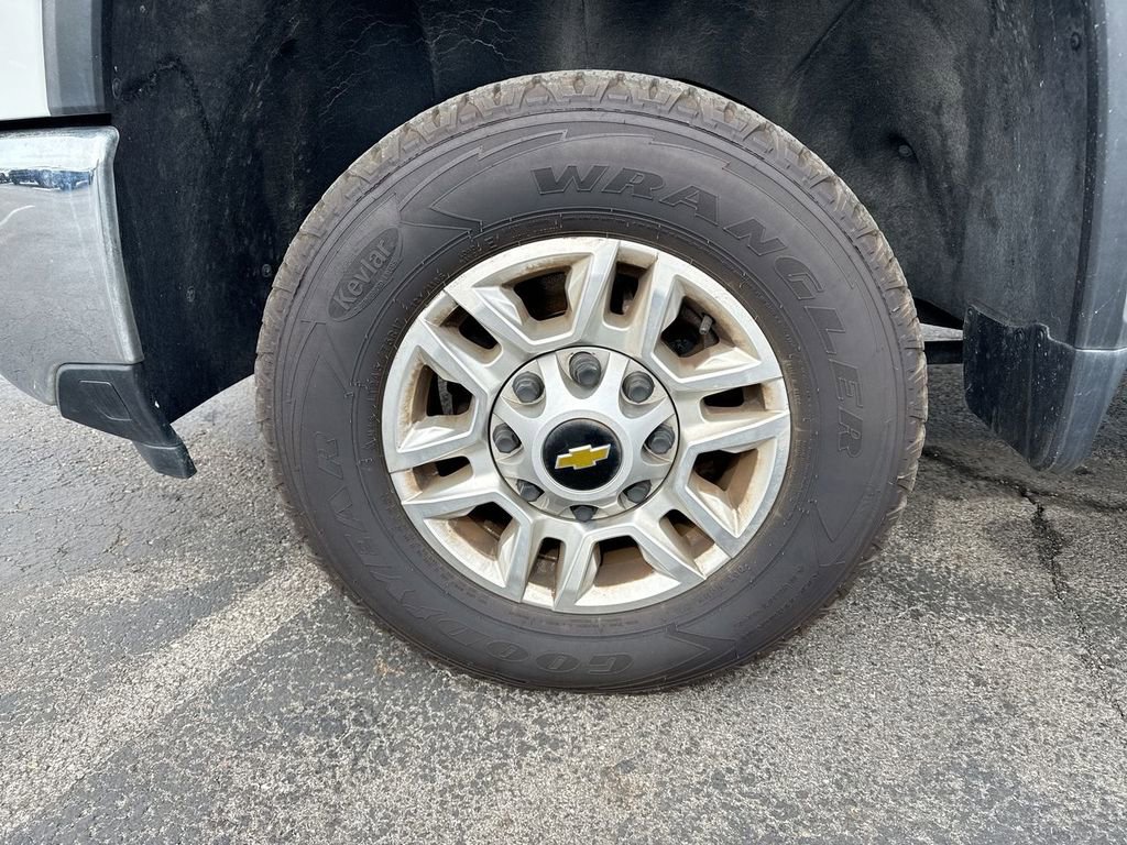 Used 2024 Chevrolet Silverado 2500 LT AWD/4WD image 10