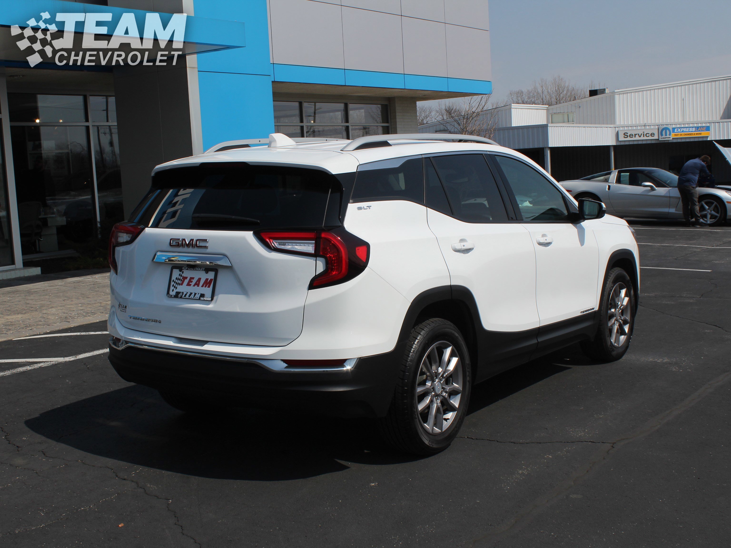 Used 2024 GMC Terrain SLT image 4