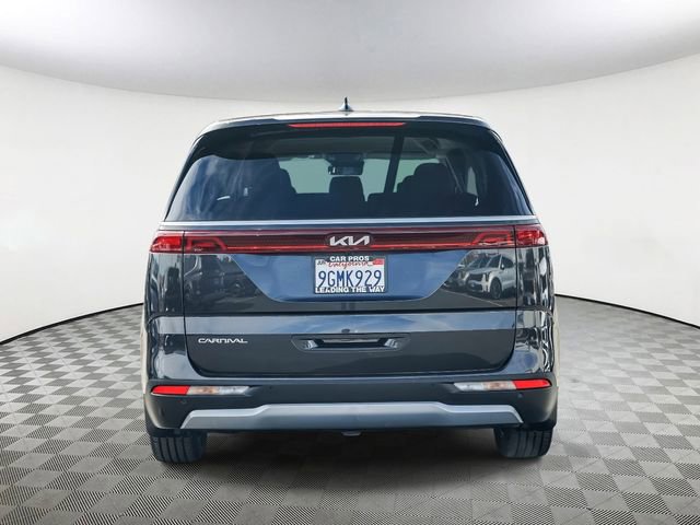 Used 2024 Kia Carnival EX image 7