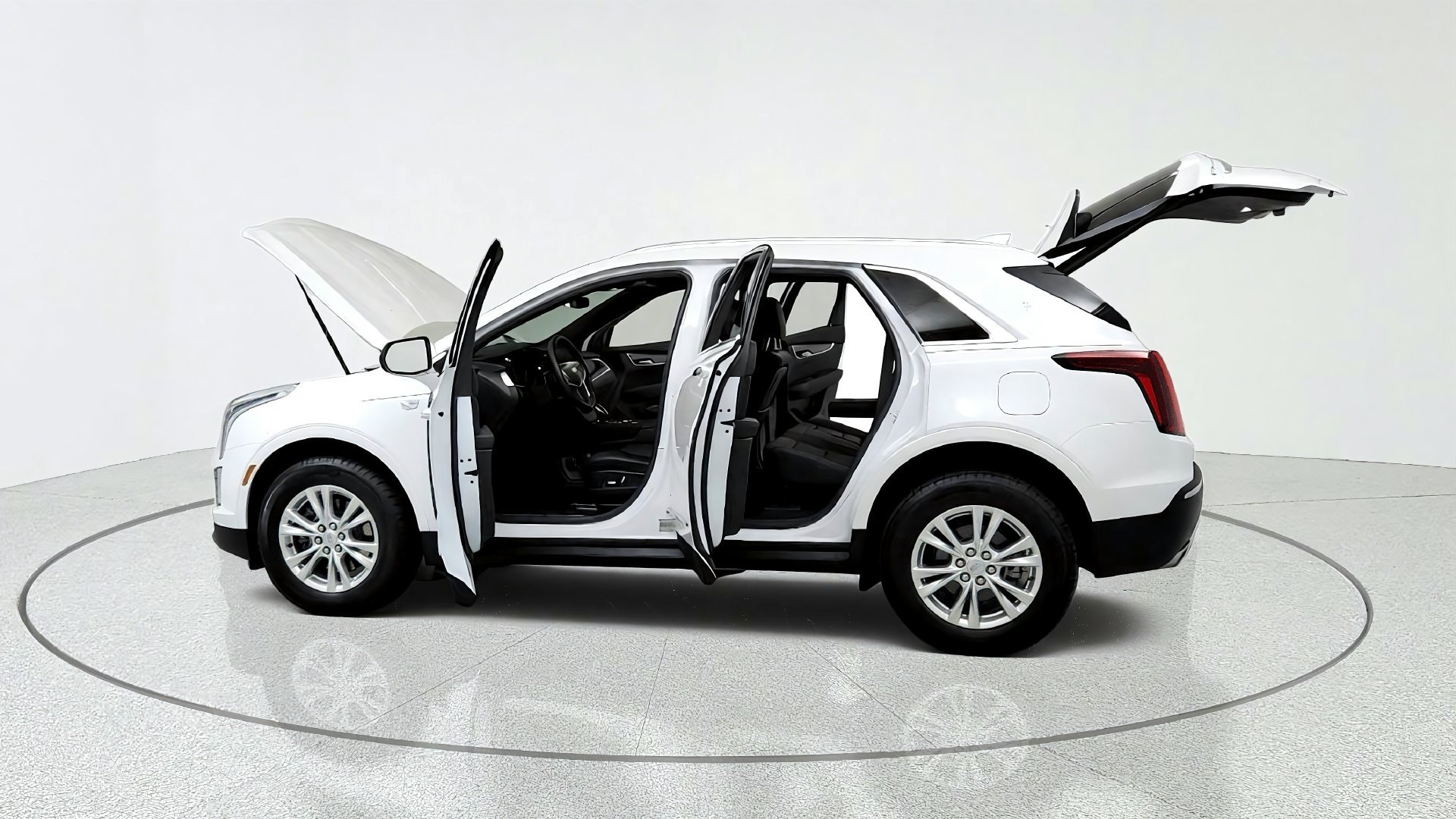Certified 2024 Cadillac XT5 Luxury w/ LPO, Floor Liner Package AWD/4WD image 10