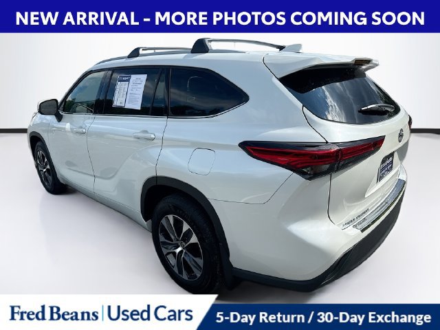 Used 2022 Toyota Highlander XLE AWD/4WD image 7