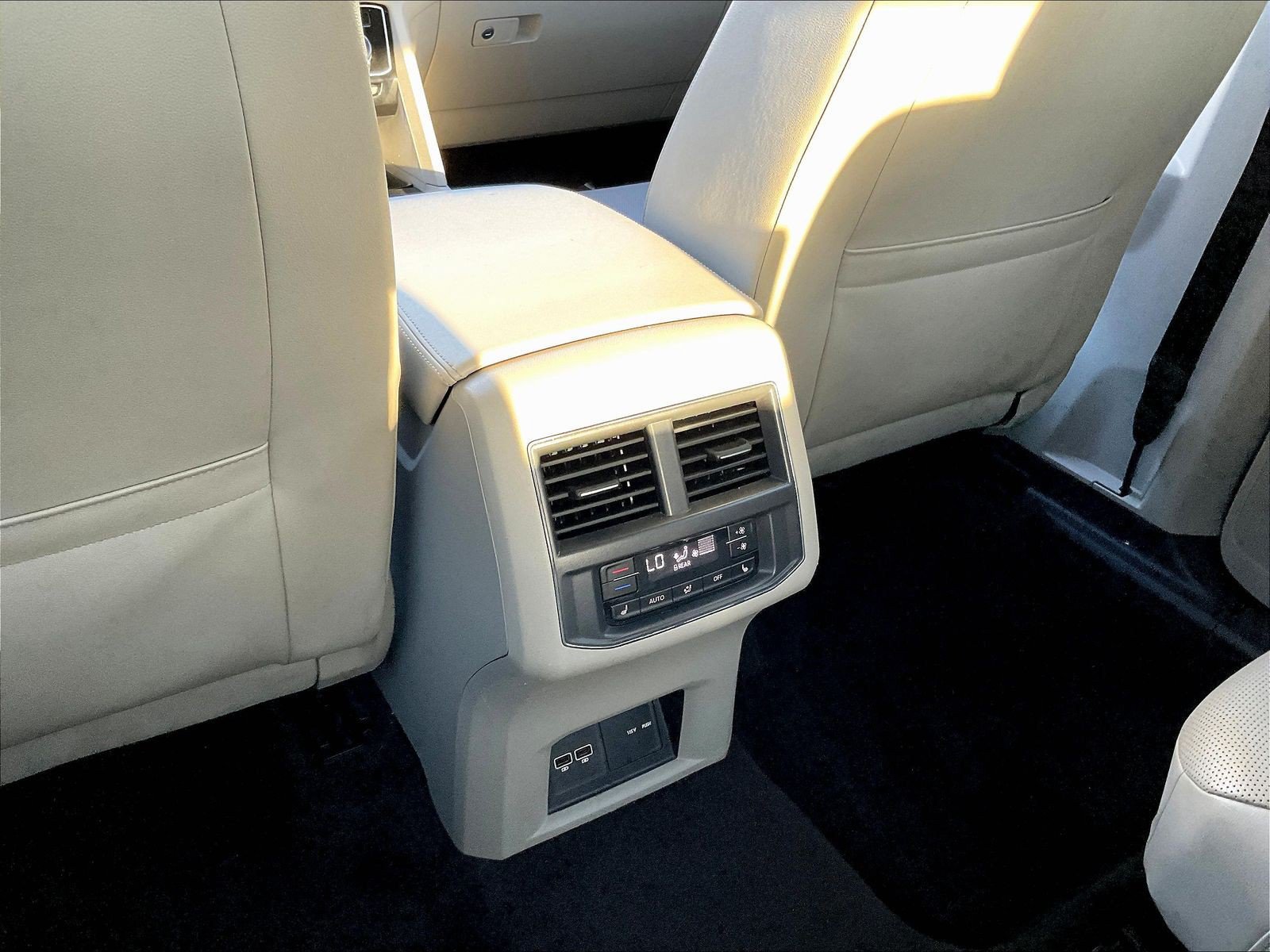 Used 2018 Volkswagen Atlas SEL Premium AWD/4WD image 13