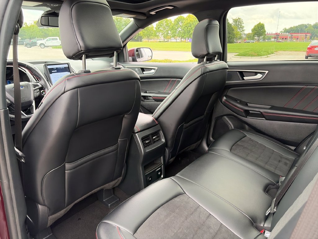Used 2024 Ford Edge ST-Line AWD/4WD image 27