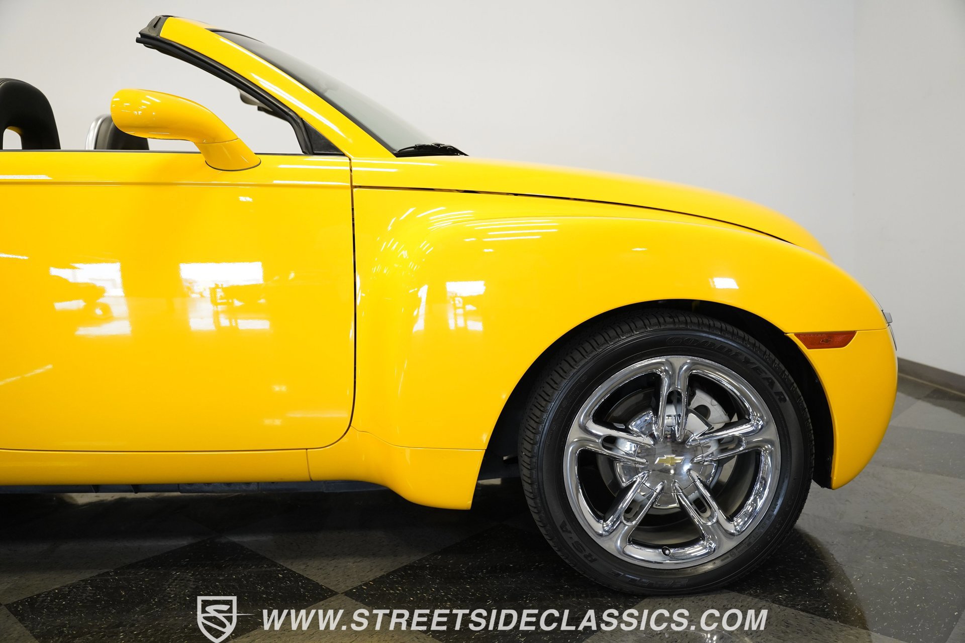 Used 2005 Chevrolet SSR w/ Preferred Equipment Group image 34