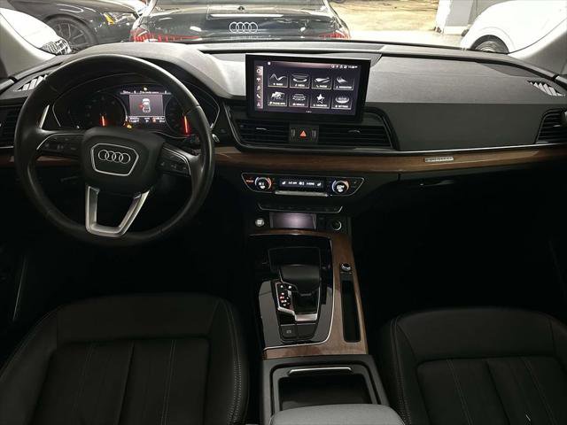 Used 2022 Audi Q5 2.0T Premium w/ Convenience Package AWD/4WD image 12
