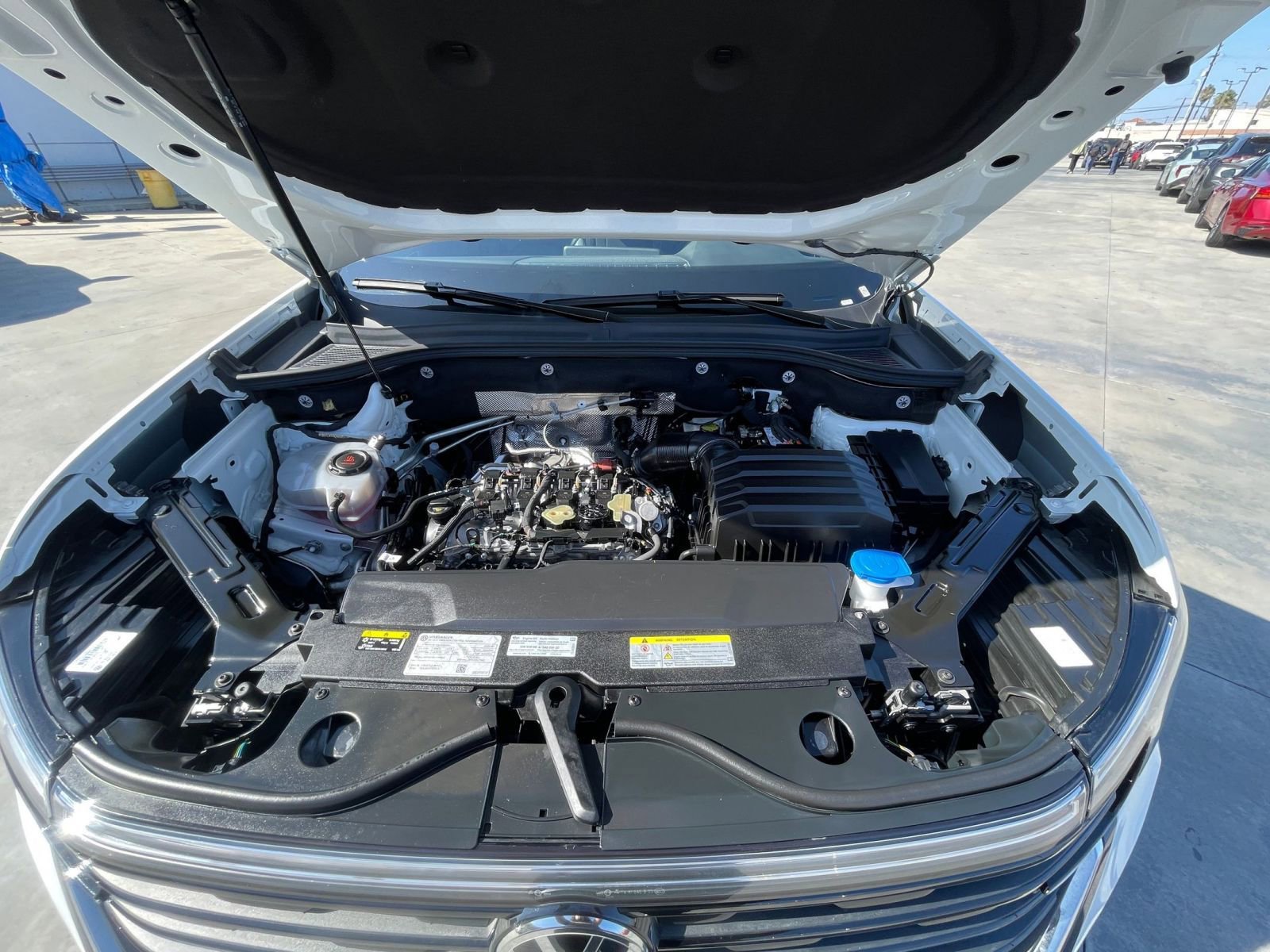 Used 2025 Volkswagen Atlas Cross Sport SE image 32