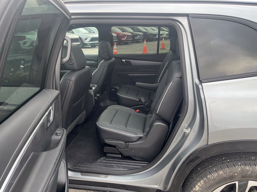 Used 2026 Buick Enclave Sport Touring w/ Power Package FWD image 11