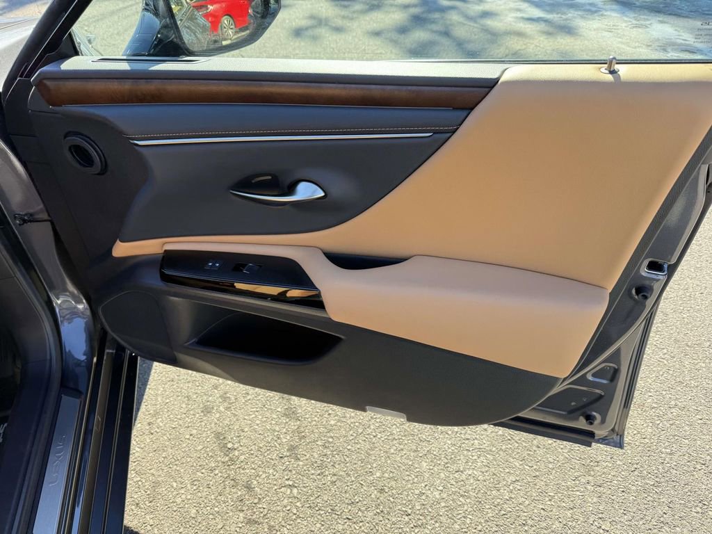 Used 2023 Lexus ES 350 w/ Premium Package image 16