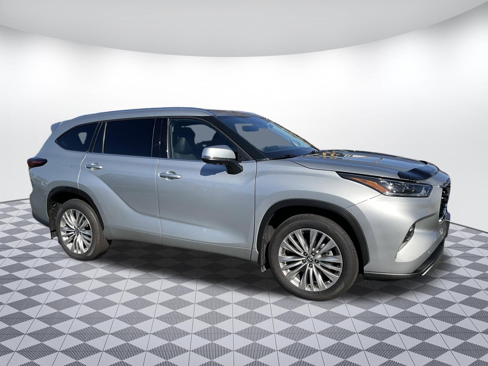 Used 2024 Toyota Highlander Platinum