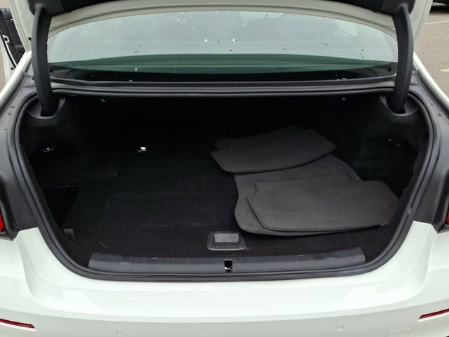 Used 2021 BMW 530e w/ Parking Assistance Package image 38