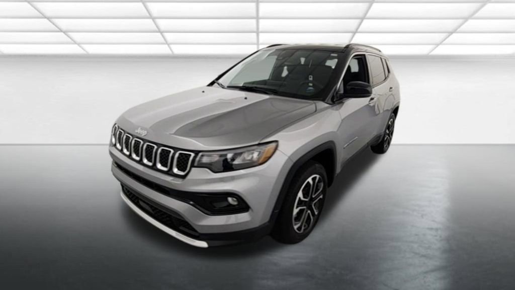 Used 2023 Jeep Compass Limited AWD/4WD image 2