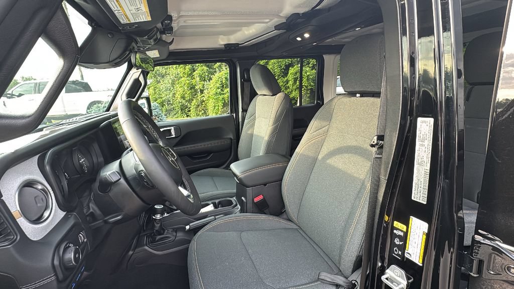 Used 2025 Jeep Wrangler Unlimited Sahara w/ Safety Group AWD/4WD image 11