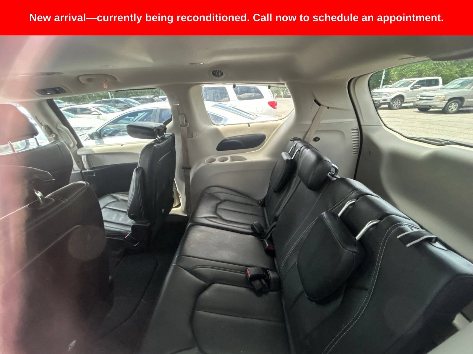 Used 2022 Chrysler Pacifica Touring-L FWD image 16